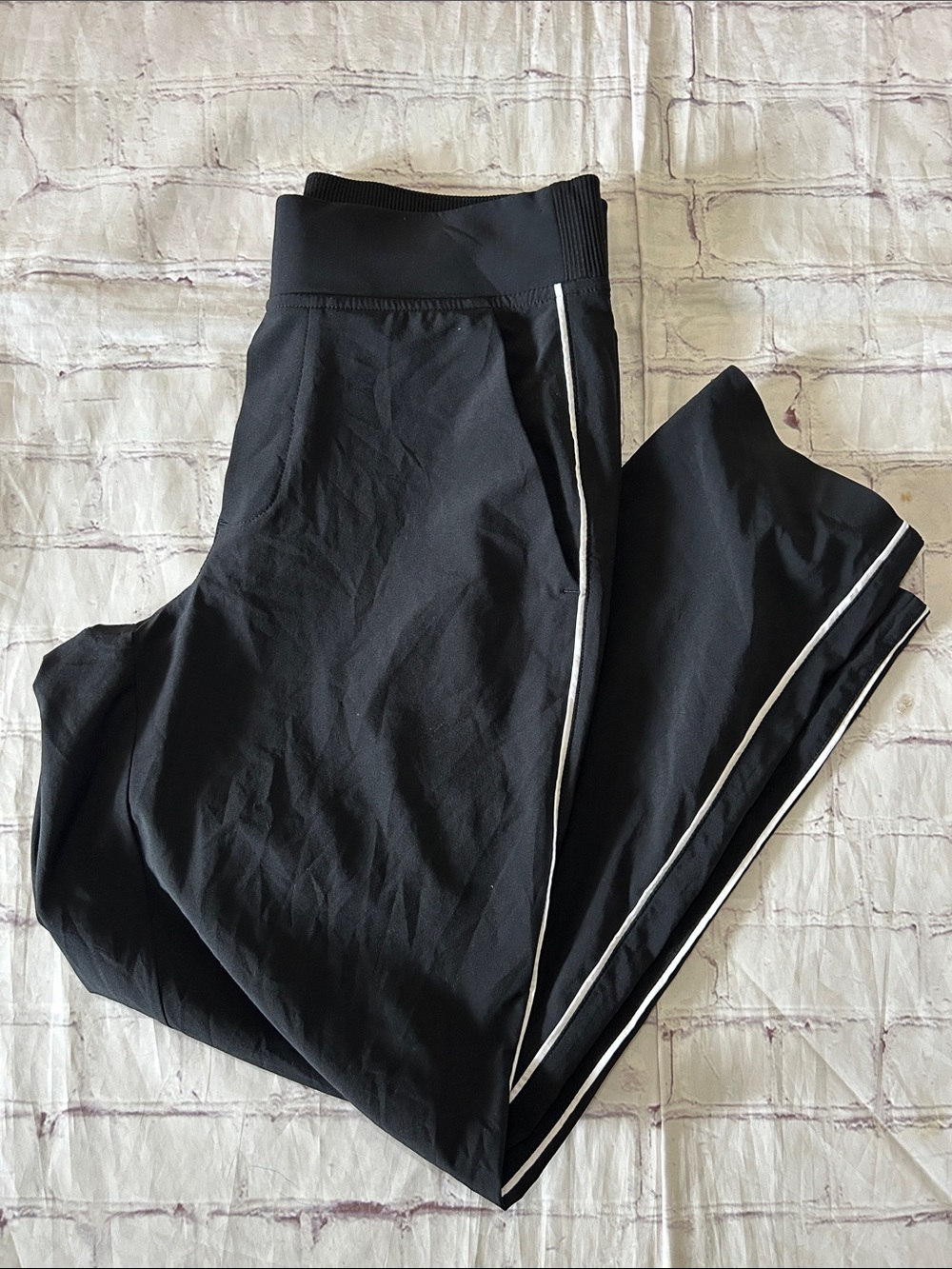 Athleta Brooklyn Piping Ankle Pant Black w/ White Piping Size 0P Petite - Picture 4 of 7